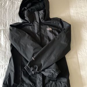 MUST GO! Worn a couple of  times Women’s North Face rain jacket size M- black